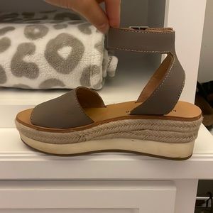 Lucky Brand Gray Sandals - 6.5